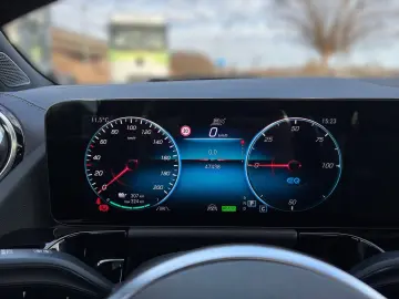 MERCEDES-BENZ EQA 250 AMG Pano HUD Kam LenkHz Distro&hellip;