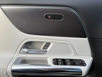 MERCEDES-BENZ EQA 250 AMG Pano HUD Kam LenkHz Distro&hellip;