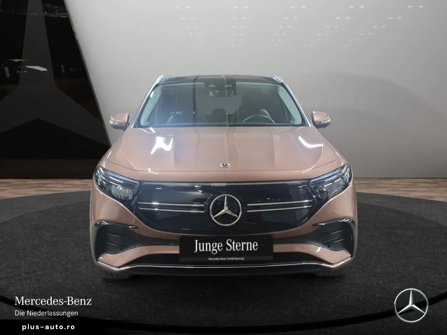 MERCEDES-BENZ EQA 300 4M AMG Adv  Pano AHK Fahrass LED 360