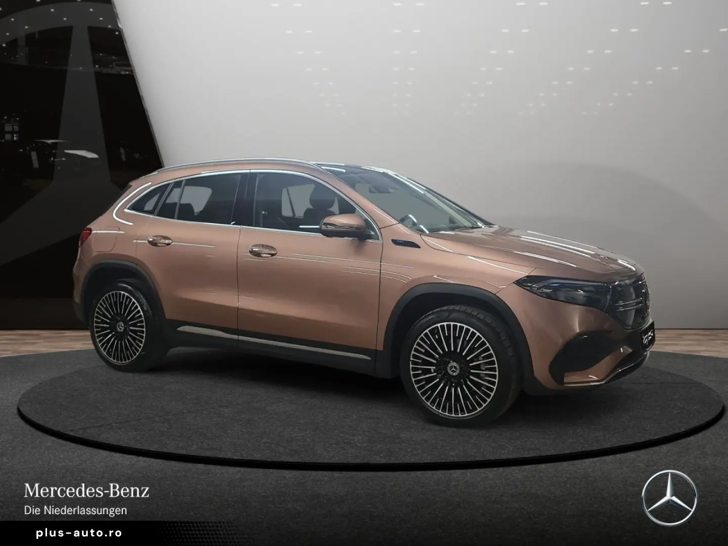 MERCEDES-BENZ EQA 300 4M AMG Adv  Pano AHK Fahrass LED 360