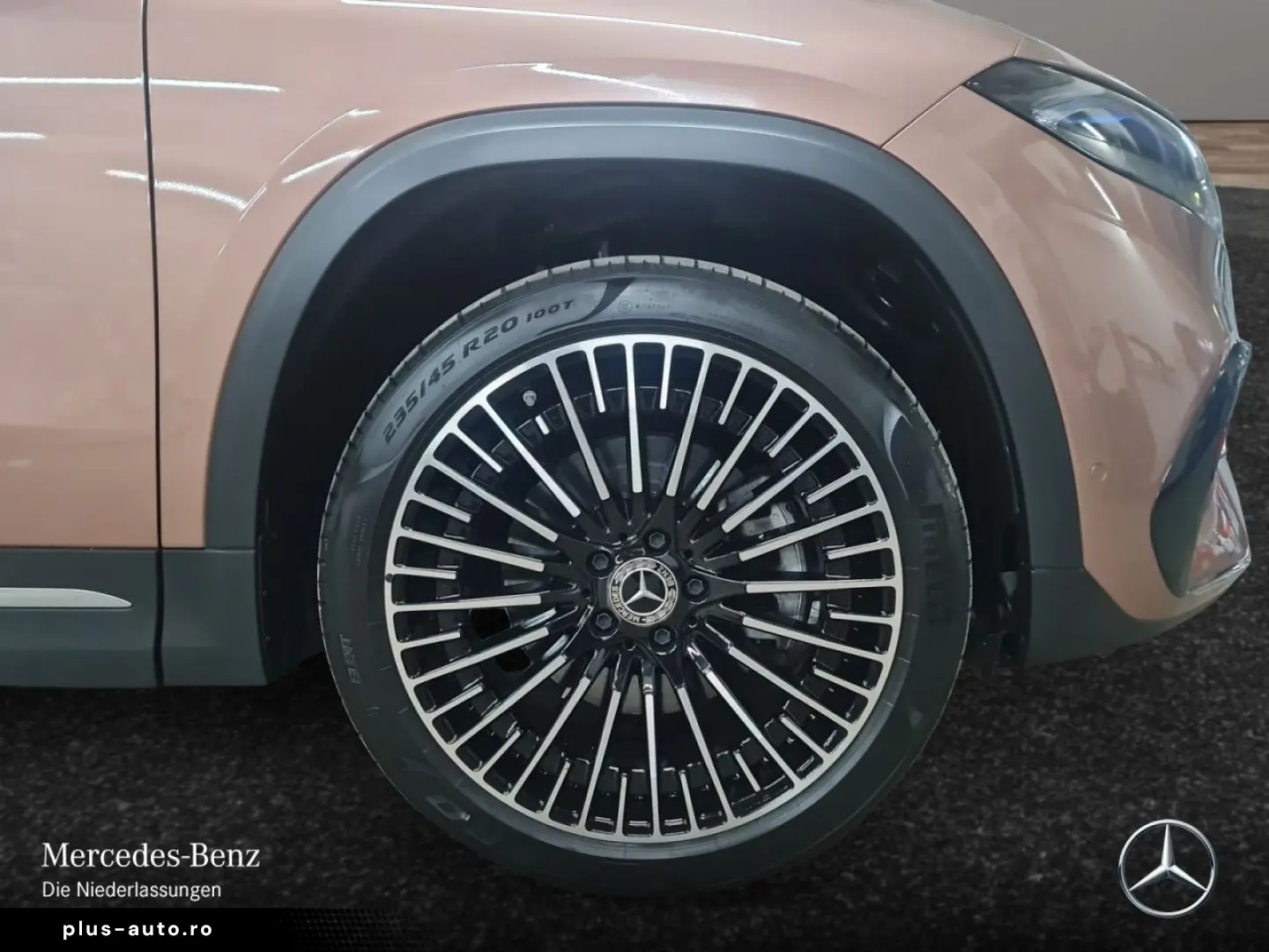 MERCEDES-BENZ EQA 300 4M AMG Adv  Pano AHK Fahrass LED 360