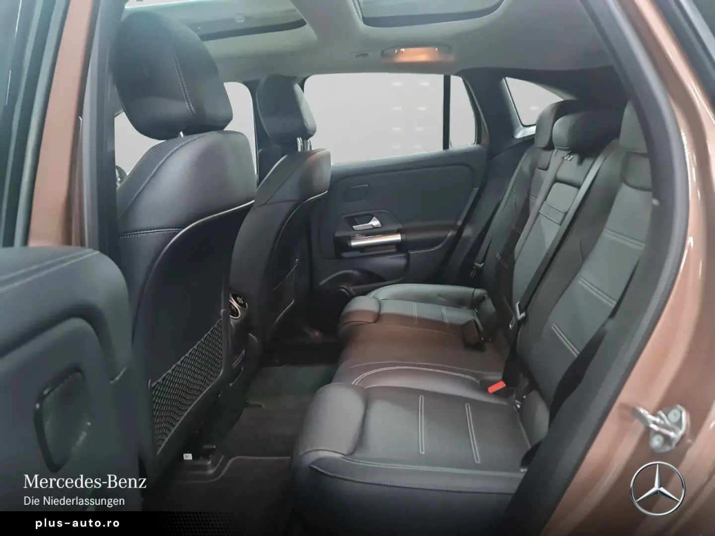 MERCEDES-BENZ EQA 300 4M AMG Adv  Pano AHK Fahrass LED 360