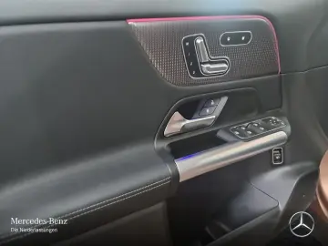 MERCEDES-BENZ EQA 300 4M AMG Adv  Pano AHK Fahrass LED 360