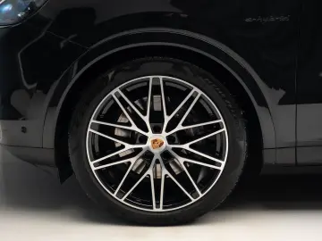 Porsche Cayenne E-HYBRID COUPE