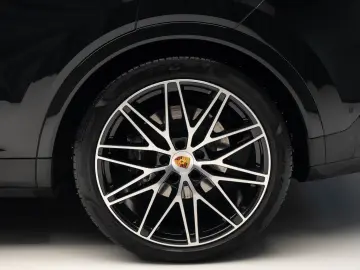 Porsche Cayenne E-HYBRID COUPE