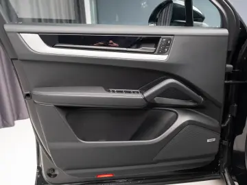 Porsche Cayenne E-HYBRID COUPE