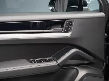 Porsche Cayenne E-HYBRID COUPE