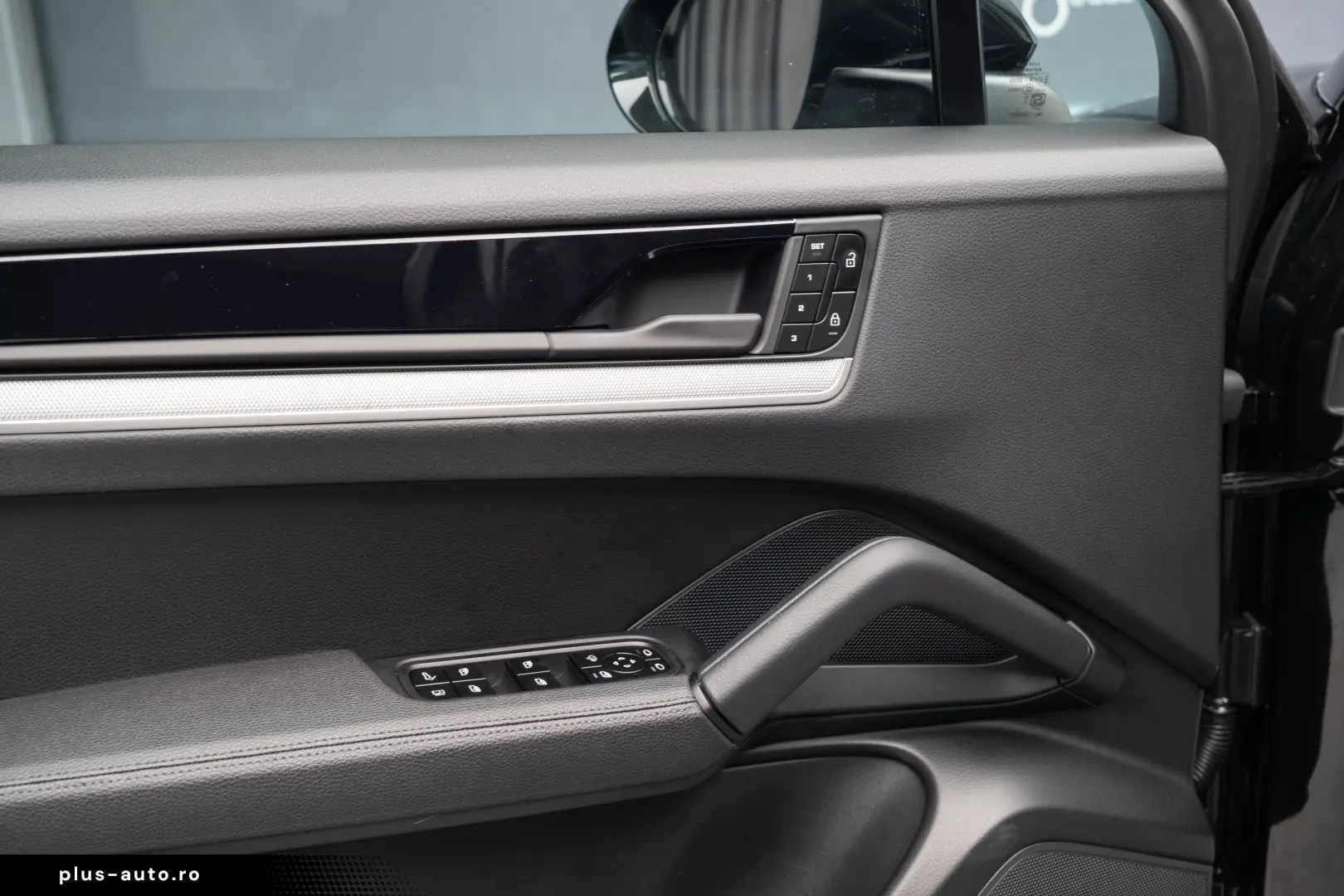 Porsche Cayenne E-HYBRID COUPE