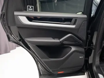 Porsche Cayenne E-HYBRID COUPE