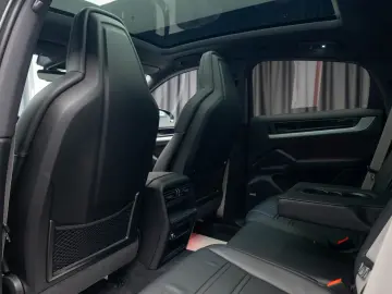 Porsche Cayenne E-HYBRID COUPE