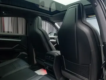 Porsche Cayenne E-HYBRID COUPE