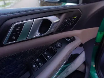 BMW X5 M Competition   Bowers & Wilkins   Pano Sky Lounge