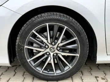 Toyota Camry Exclusive 2.5 HYBRID