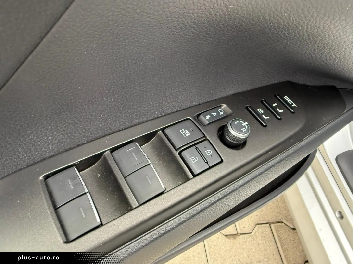 Toyota Camry Exclusive 2.5 HYBRID