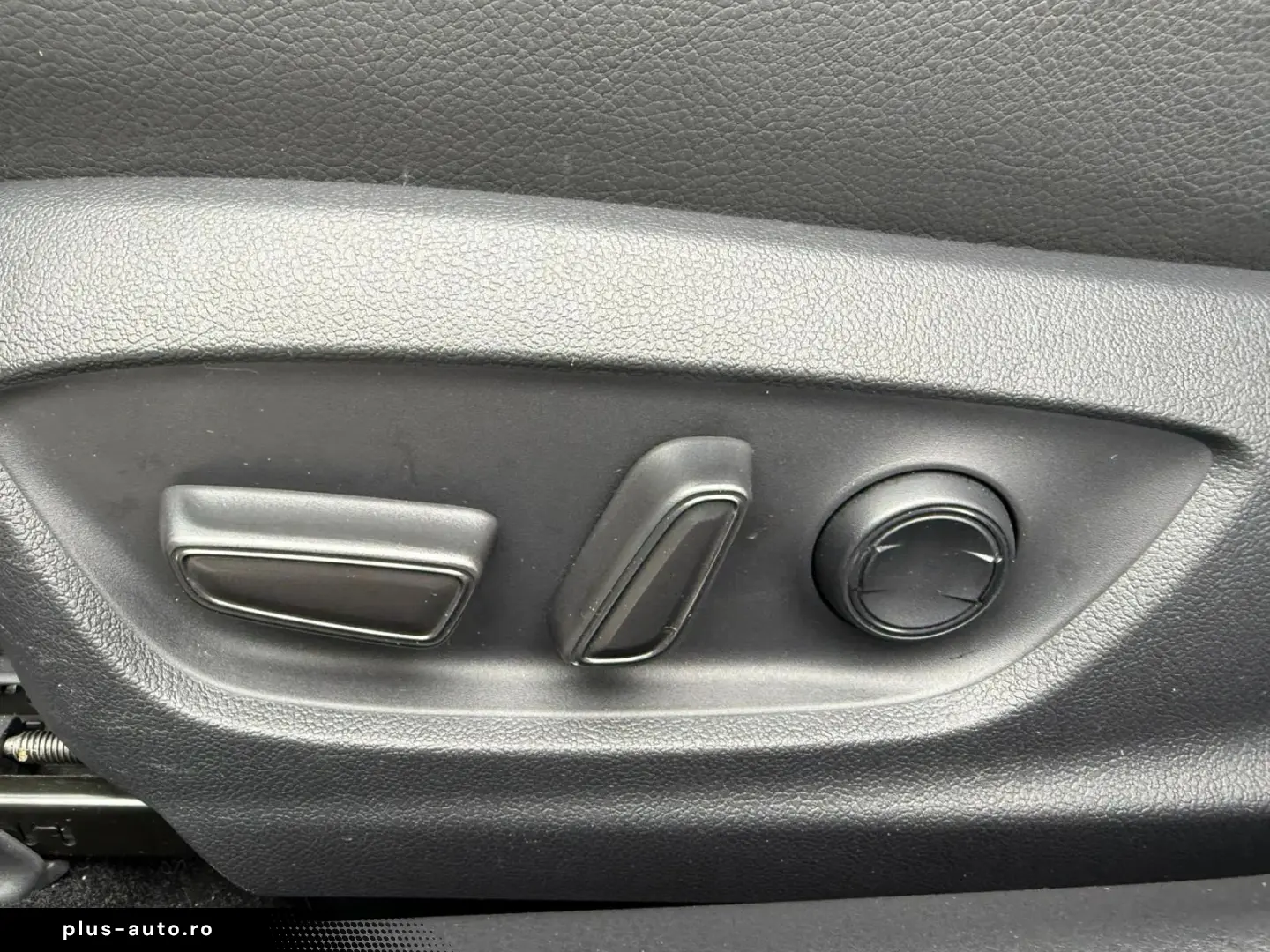 Toyota Camry Exclusive 2.5 HYBRID