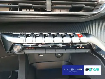 PEUGEOT 3008 Hybrid 225 (Plug-In) Allure Navi