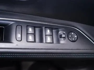 PEUGEOT 3008 1.6 PHEV 300 Allure Hybrid4 RFK LED Virtual