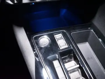 PEUGEOT 3008 1.6 PHEV 300 Allure Hybrid4 RFK LED Virtual