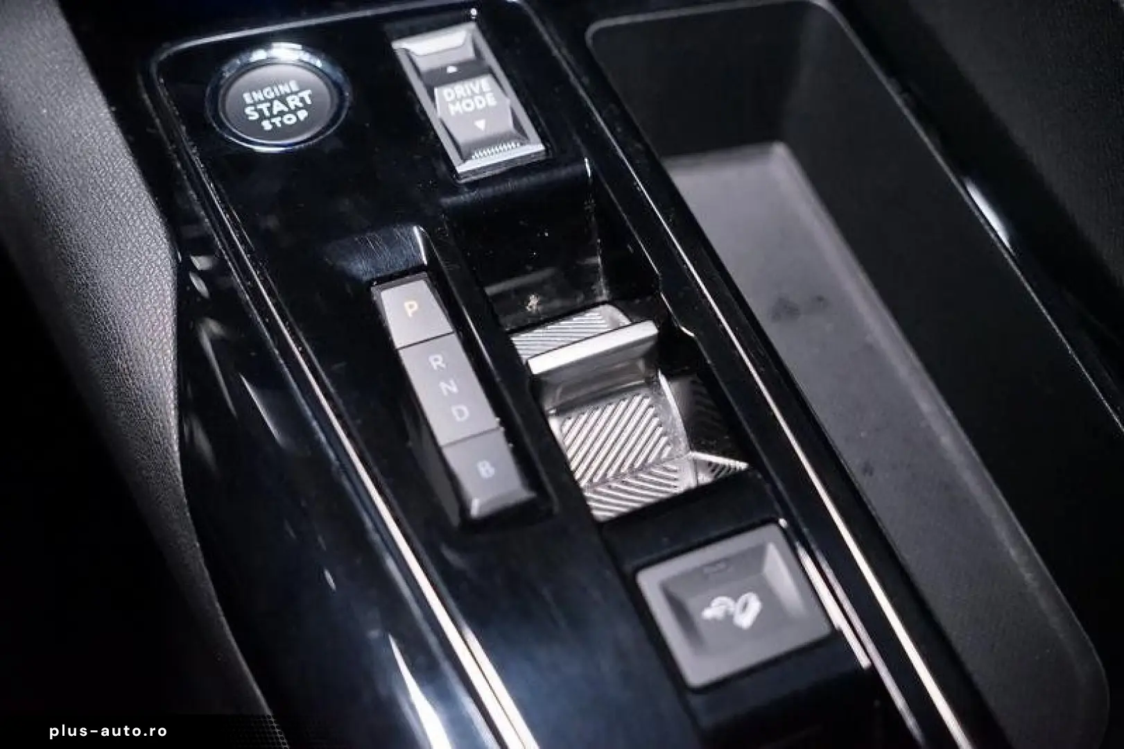 PEUGEOT 3008 1.6 PHEV 300 Allure Hybrid4 RFK LED Virtual