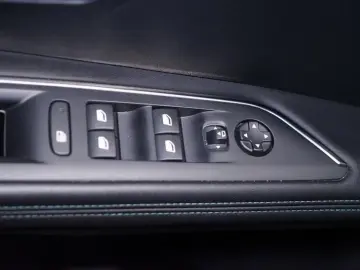 PEUGEOT 3008 1.6 PHEV 300 Allure Hybrid4 RFK LED Virtual