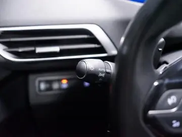 PEUGEOT 3008 1.6 PHEV 300 Allure Hybrid4 RFK LED Virtual