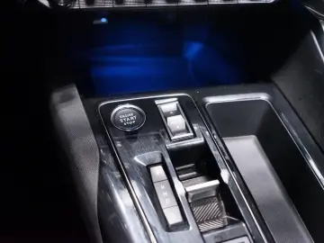 PEUGEOT 3008 1.6 PHEV 300 Allure Hybrid4 RFK LED Virtual