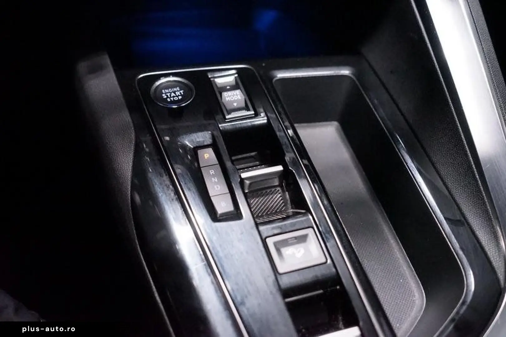 PEUGEOT 3008 1.6 PHEV 300 Allure Hybrid4 RFK LED Virtual