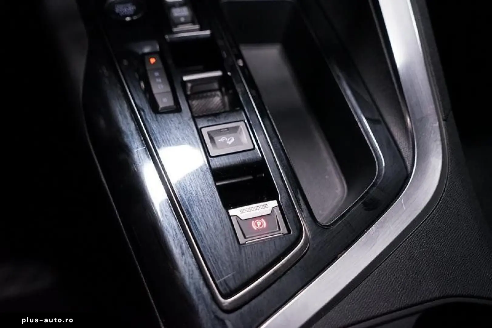 PEUGEOT 3008 1.6 PHEV 300 Allure Hybrid4 RFK LED Virtual