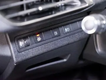 PEUGEOT 3008 1.6 PHEV 300 Allure Hybrid4 RFK LED Virtual