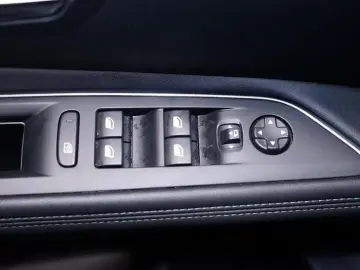 PEUGEOT 3008 1.6 PHEV 300 Allure Hybrid4 LED Virtual