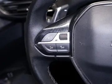 PEUGEOT 3008 1.6 PHEV 300 Allure Hybrid4 LED Virtual