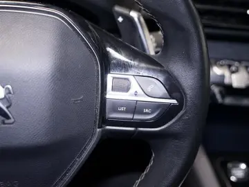 PEUGEOT 3008 1.6 PHEV 300 Allure Hybrid4 LED Virtual