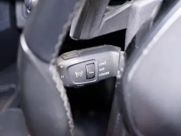 PEUGEOT 3008 1.6 PHEV 300 Allure Hybrid4 LED Virtual