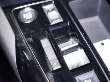 PEUGEOT 3008 1.6 PHEV 300 Allure Hybrid4 LED Virtual