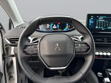 PEUGEOT 3008 Allure Pack Hybrid 225