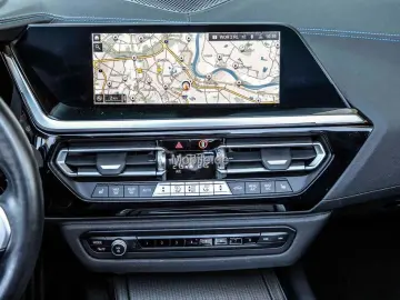 BMW Z4 sDrive30i M Sportpaket RKam Navi LED 19  HiFi