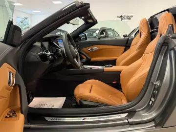 BMW Z4sDriv20i Aut LCPPro ParkAs KomfZg Matt M-Sport