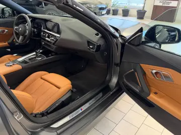BMW Z4sDriv20i Aut LCPPro ParkAs KomfZg Matt M-Sport