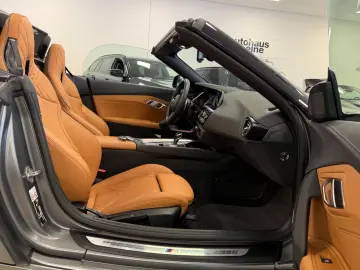 BMW Z4sDriv20i Aut LCPPro ParkAs KomfZg Matt M-Sport