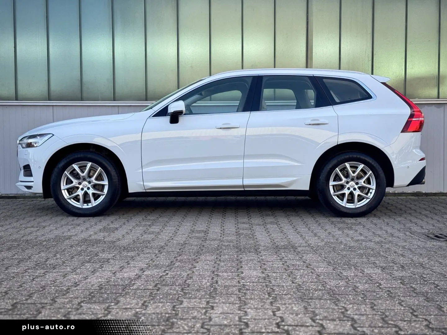 VOLVO XC60 2.0B5 B AWD Momentum Pro  ASSIST AHK LED