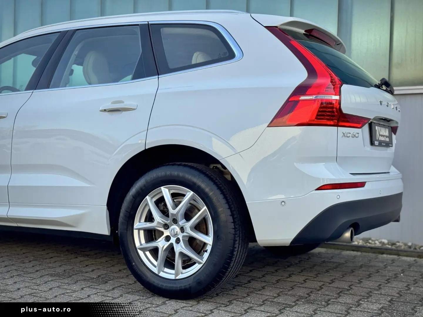 VOLVO XC60 2.0B5 B AWD Momentum Pro  ASSIST AHK LED