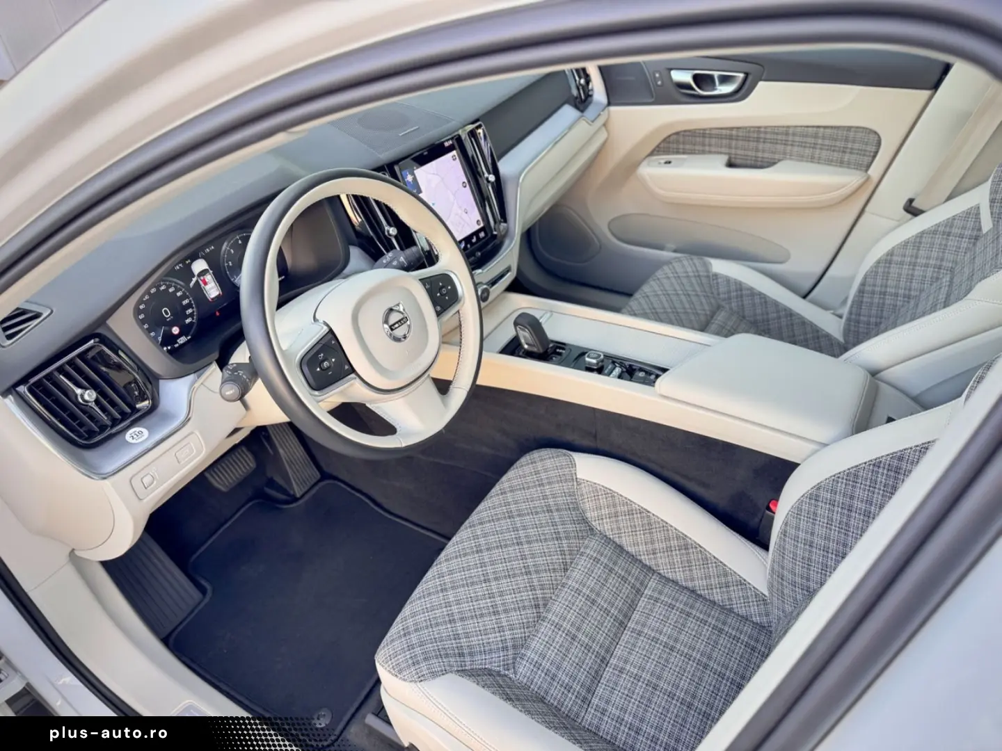 VOLVO XC60 2.0B5 B AWD Momentum Pro  ASSIST AHK LED