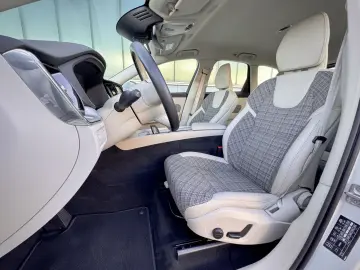 VOLVO XC60 2.0B5 B AWD Momentum Pro  ASSIST AHK LED