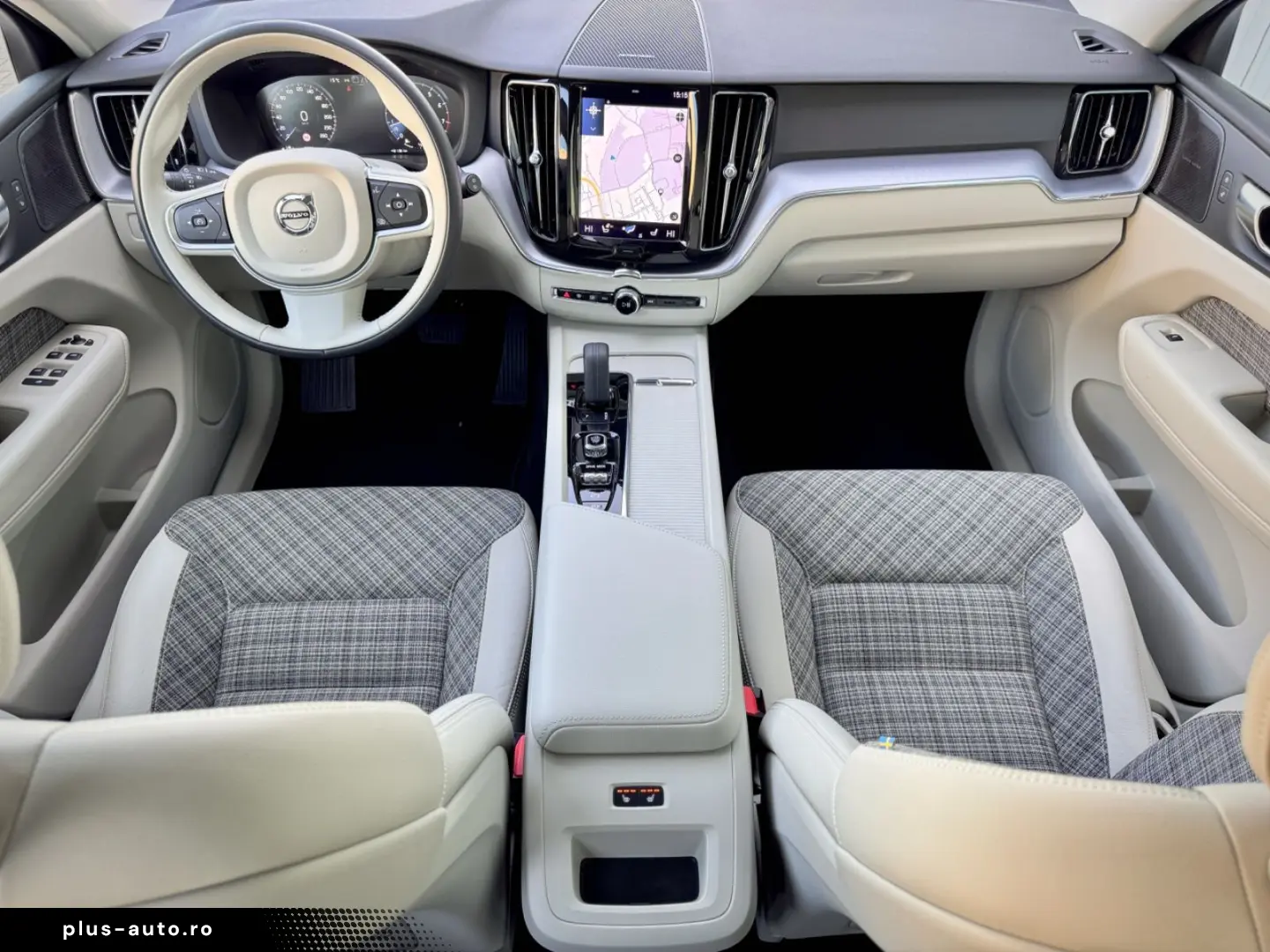 VOLVO XC60 2.0B5 B AWD Momentum Pro  ASSIST AHK LED