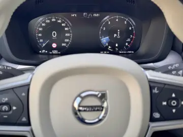 VOLVO XC60 2.0B5 B AWD Momentum Pro  ASSIST AHK LED