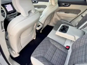 VOLVO XC60 2.0B5 B AWD Momentum Pro  ASSIST AHK LED