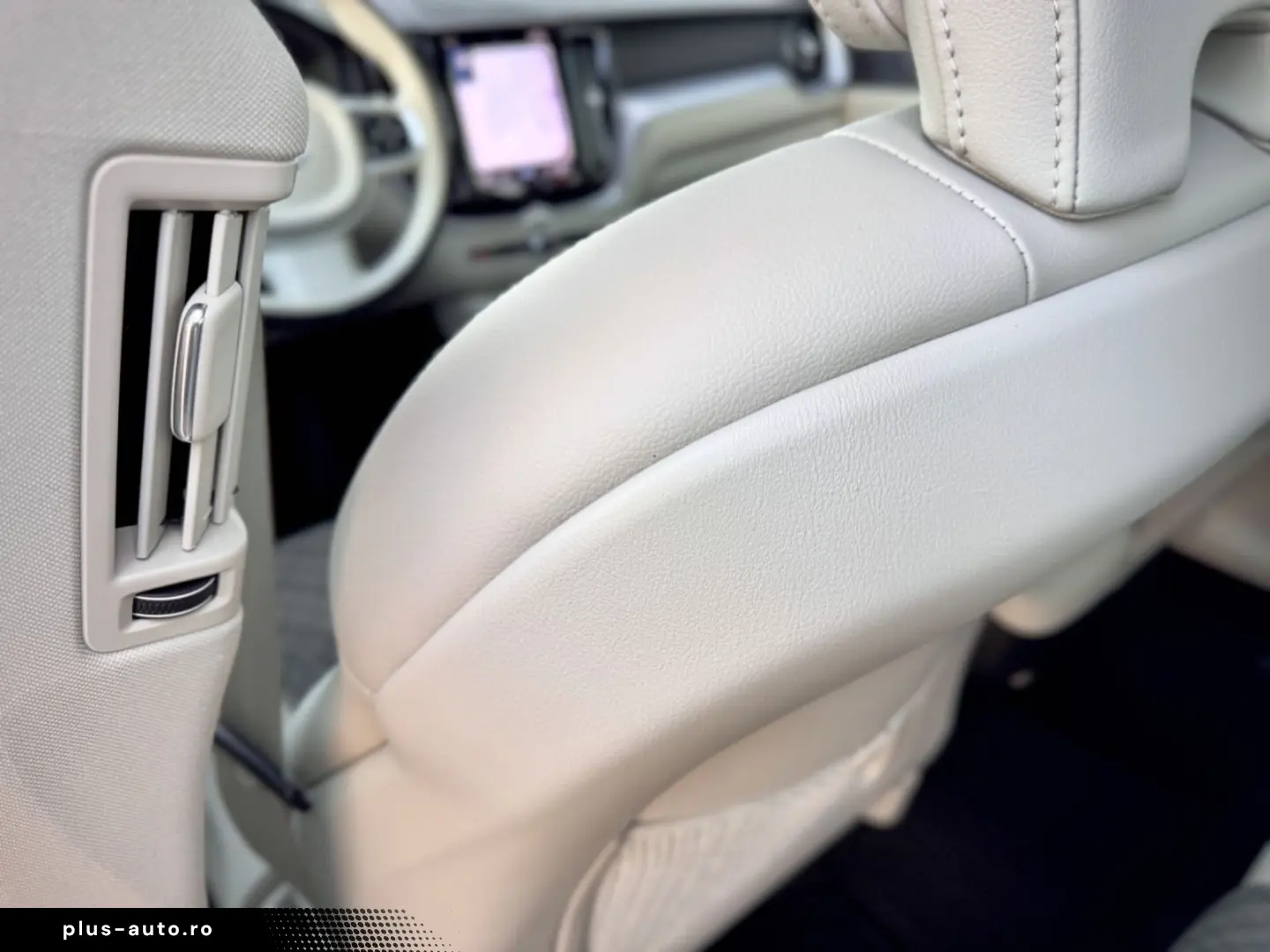 VOLVO XC60 2.0B5 B AWD Momentum Pro  ASSIST AHK LED