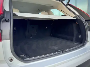 VOLVO XC60 2.0B5 B AWD Momentum Pro  ASSIST AHK LED