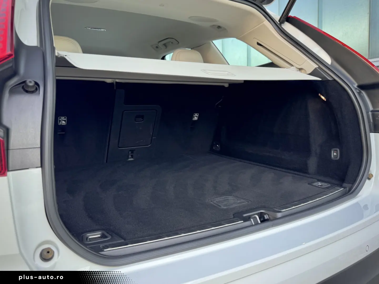 VOLVO XC60 2.0B5 B AWD Momentum Pro  ASSIST AHK LED