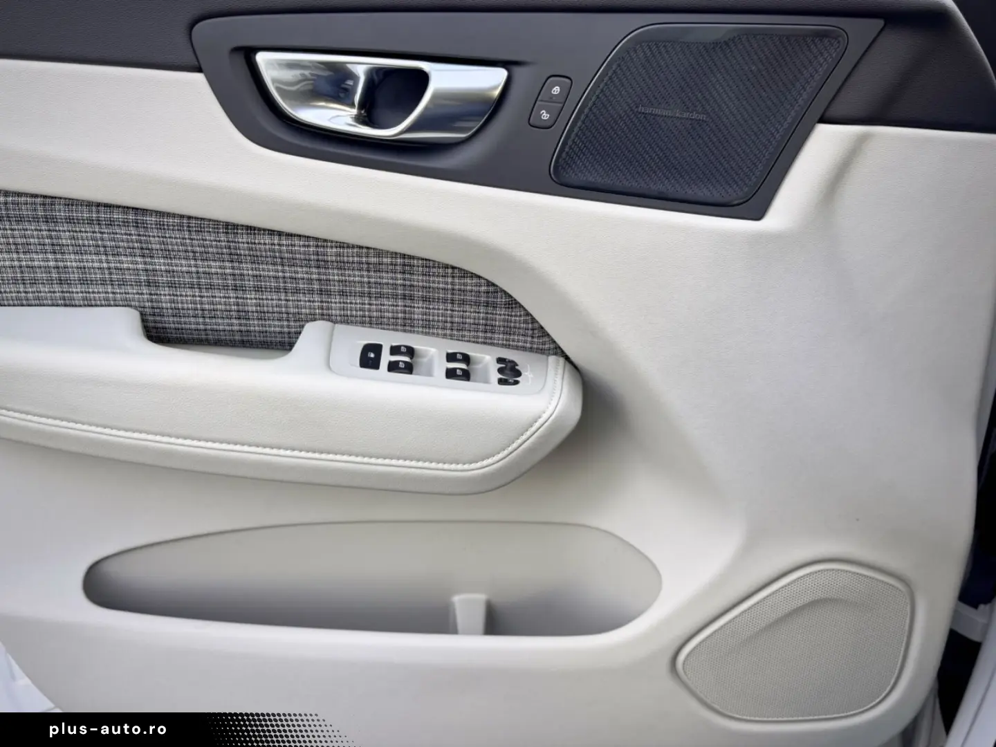 VOLVO XC60 2.0B5 B AWD Momentum Pro  ASSIST AHK LED